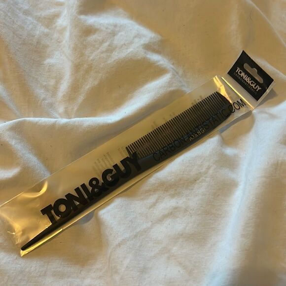 Sealed UNOPENED - NEW Comb - Toni & Guy - Carbon Antistatic Comb - Picture 1 of 4